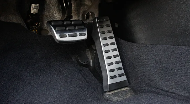 브레이크 페달이 더 높은이유, 설계의 비밀